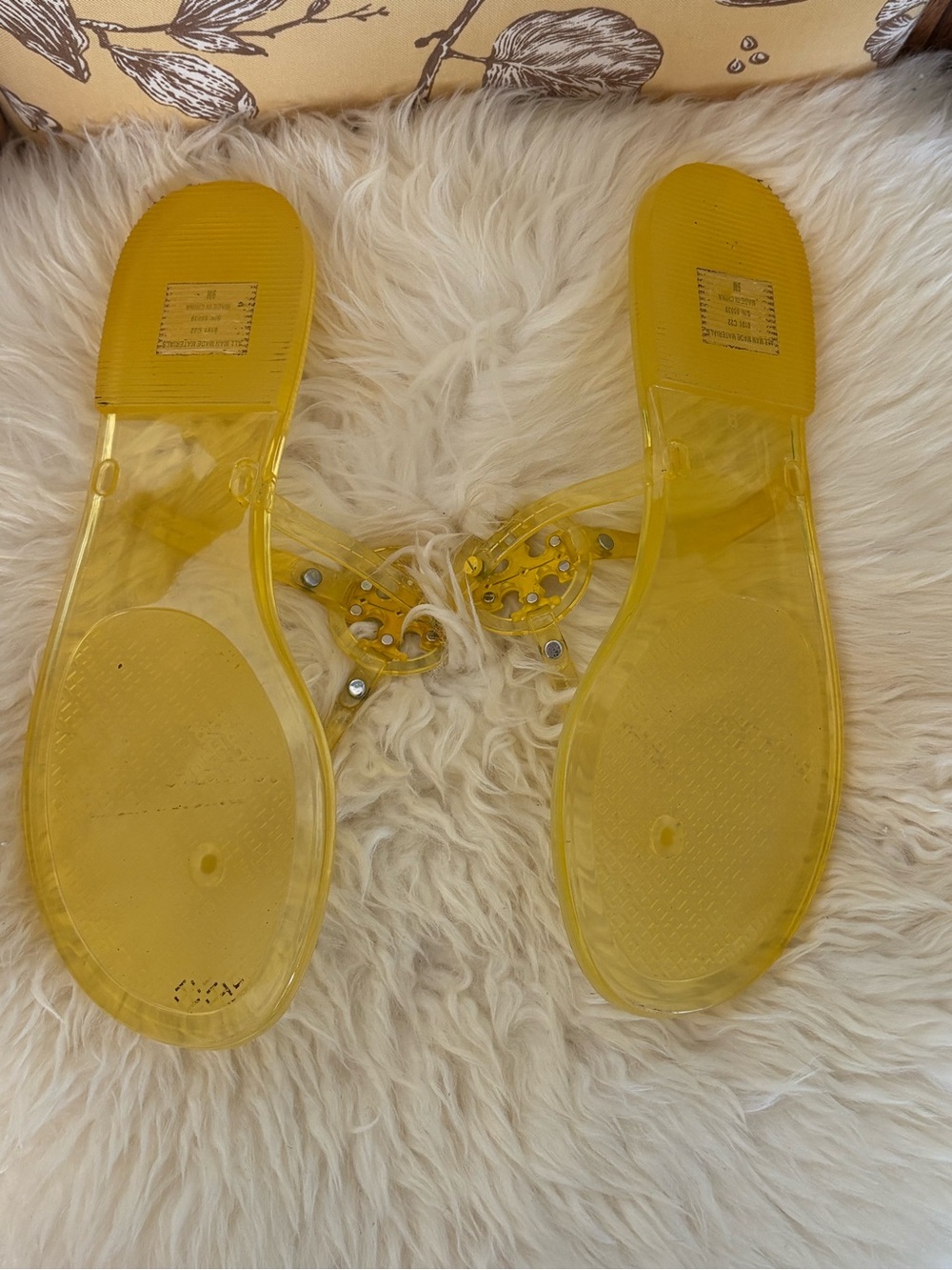 Tory Burch Women’s Yellow Jelly Logo Thong Sandals - Picture 3 of 4